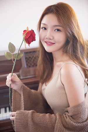 美女脱的全身精光图片无内裤