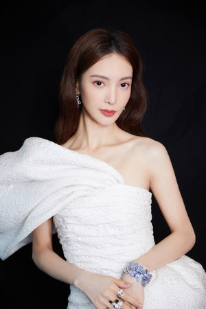 用药水控制老师让其服从的作文