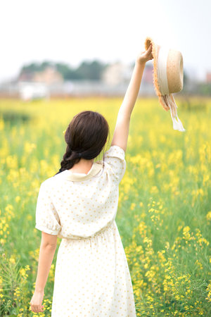 翁熄情房春易浓